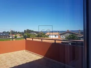 Casa con terraza, patio y bodega en el val, narón