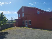 Casa con terraza, patio y bodega en el val, narón