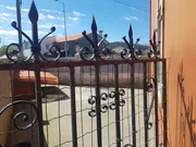 Casa con terraza, patio y bodega en el val, narón