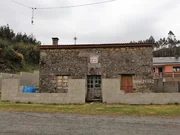 Casa de piedra para restaurar y con finca en san sadurnino, san sadurniño