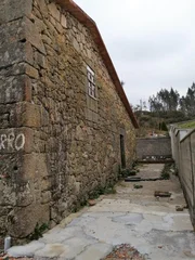 Casa de piedra para restaurar y con finca en san sadurnino, san sadurniño