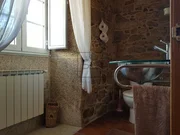 Casa con finca y hórreo en soesto, laxe