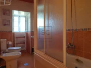 Casa con finca y hórreo en soesto, laxe