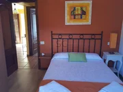 Casa con finca y hórreo en soesto, laxe