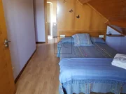 Casa con finca y hórreo en soesto, laxe