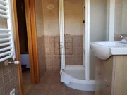 Casa con finca y hórreo en soesto, laxe