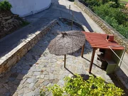 Casa con finca y hórreo en soesto, laxe