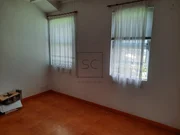 Casa con viviendas independientes, jardín y garaje en joane, ferrol