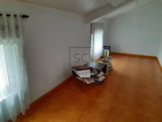 Casa con viviendas independientes, jardín y garaje en joane, ferrol