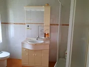 Casa con viviendas independientes, jardín y garaje en joane, ferrol