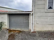 Casa con viviendas independientes, jardín y garaje en joane, ferrol