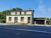 Horno panificador en funcionamiento con dos viviendas independientes en valdoviño, valdoviño