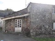 Casa de piedra con anexos en as pontes de garcía rodrígues, as pontes de garcía rodrígues