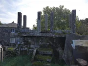 Casa de piedra con anexos en as pontes de garcía rodrígues, as pontes de garcía rodrígues