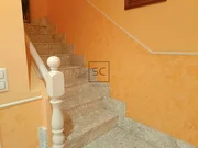 Adosado en cedeira con patio y bodegas