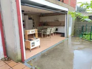 Adosado en cedeira con patio y bodegas