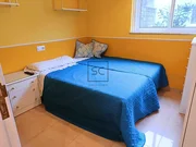 Adosado en cedeira con patio y bodegas