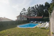 Chalet con piscina pantín-valdoviño