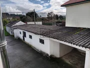 Casa con bodegas y nave en sequeiro-valdoviño