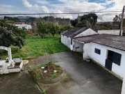 Casa con bodegas y nave en sequeiro-valdoviño