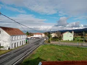 Casa con bodegas y nave en sequeiro-valdoviño