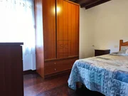 Casa con garaje, patio y finca en cedeira