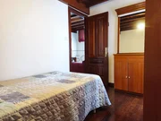 Casa con garaje, patio y finca en cedeira