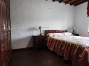 Casa con garaje, patio y finca en cedeira