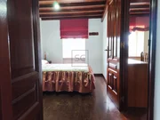 Casa con garaje, patio y finca en cedeira