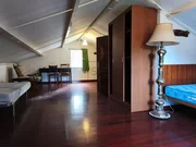 Casa con garaje, patio y finca en cedeira