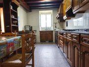 Casa con garaje, patio y finca en cedeira