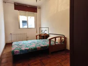 Edificio con local comercial en as pontes