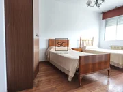 Edificio con local comercial en as pontes