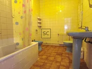 Edificio con local comercial en as pontes