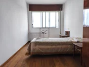 Edificio con local comercial en as pontes