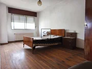 Edificio con local comercial en as pontes