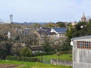 Edificio con local comercial en as pontes