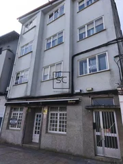 Edificio con local comercial en as pontes