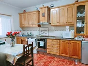 Luminoso edificio con finca en santa cecilia, narón