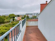 Luminoso edificio con finca en santa cecilia, narón