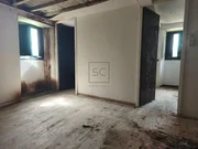 Casa de piedra con hórreo y finca en san sandurniño