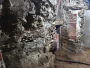 Casa de piedra con hórreo y finca en san sandurniño