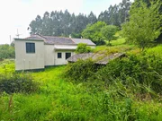 Casa de piedra con hórreo y finca en san sandurniño
