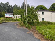 Casa de piedra con hórreo y finca en san sandurniño
