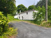Casa de piedra con hórreo y finca en san sandurniño