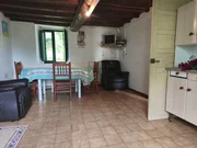 Casa de piedra con hórreo y finca en san sandurniño