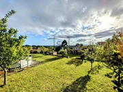 Casa de piedra para restaurar con finca edificable en sedes, narón