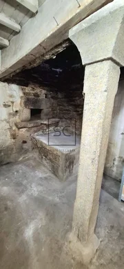 Casa de piedra para restaurar con finca edificable en Sedes, Narón.