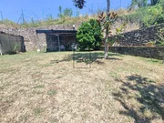 Casa de piedra para restaurar con finca edificable en Sedes, Narón.