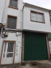 Local comercial con patio en catabois-ferrol
